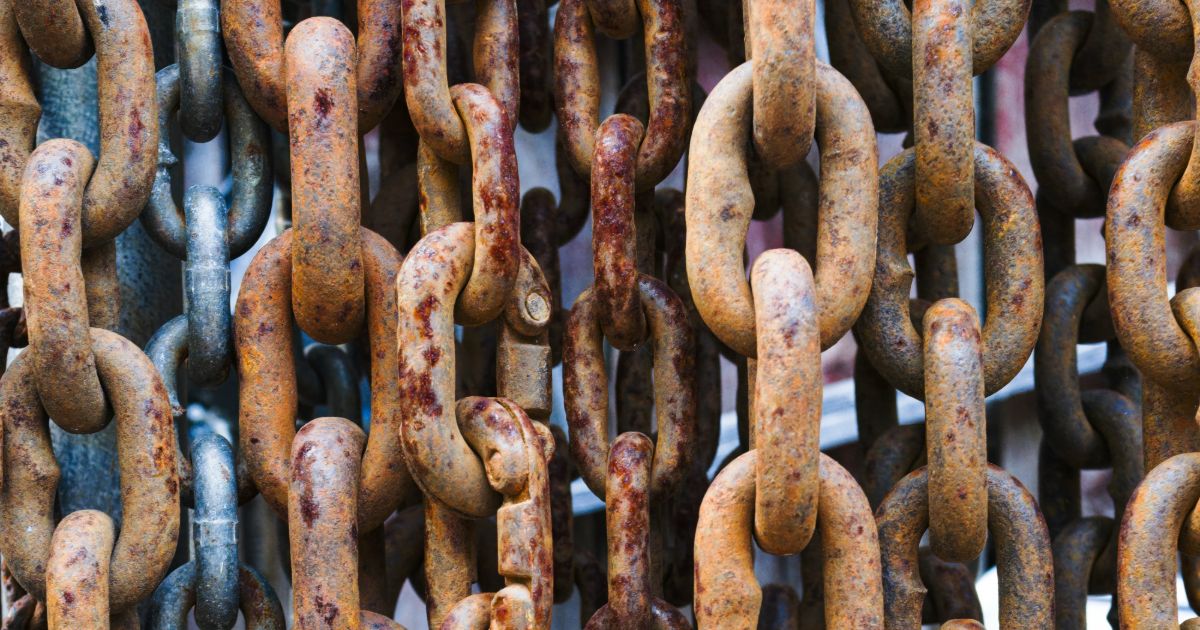 Close-up of a chain link, symbolizing connectivity and strength in Web3 and UX design innovation.